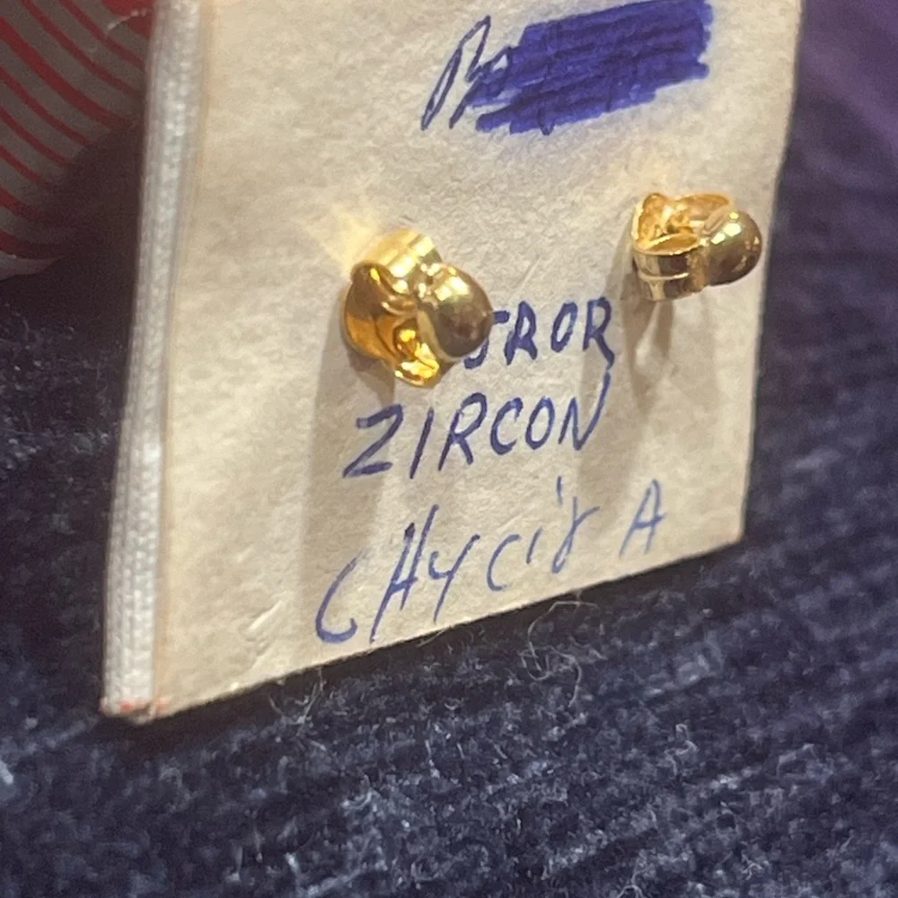 NWT Small 18K Gold with Zirconia Stone Earrings Stud from Venezuela